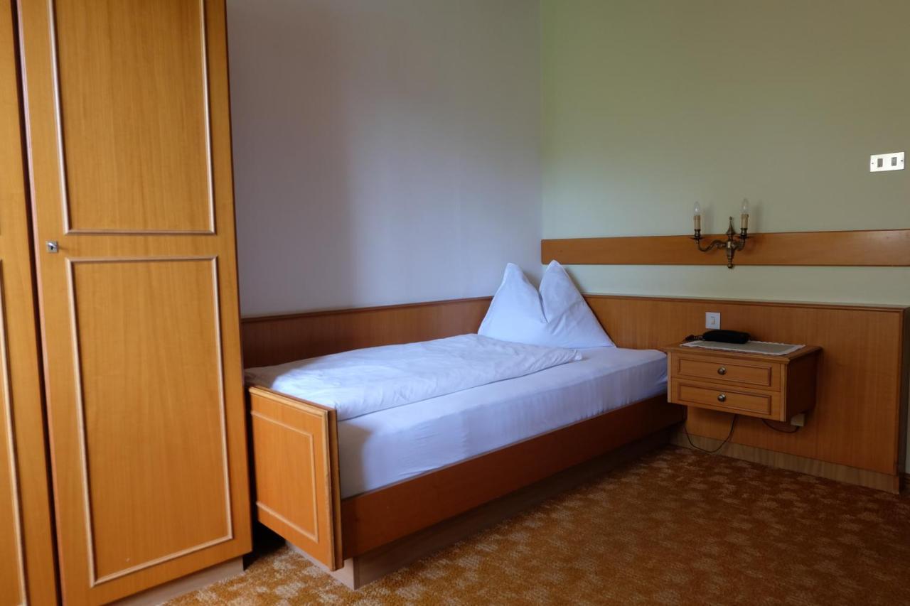 Pension Rebgut Bed & Breakfast ลานา ภายนอก รูปภาพ