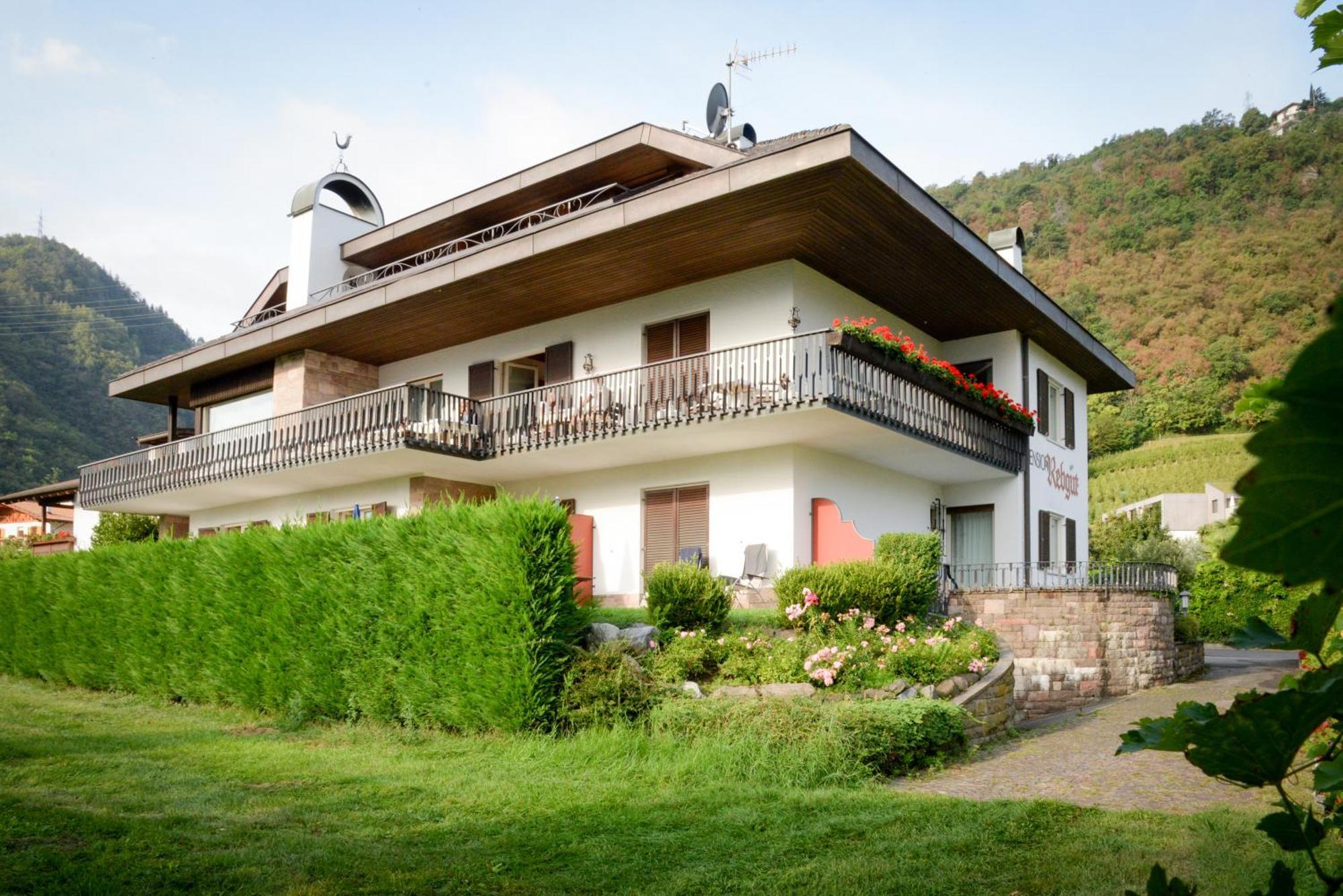 Pension Rebgut Bed & Breakfast ลานา ภายนอก รูปภาพ
