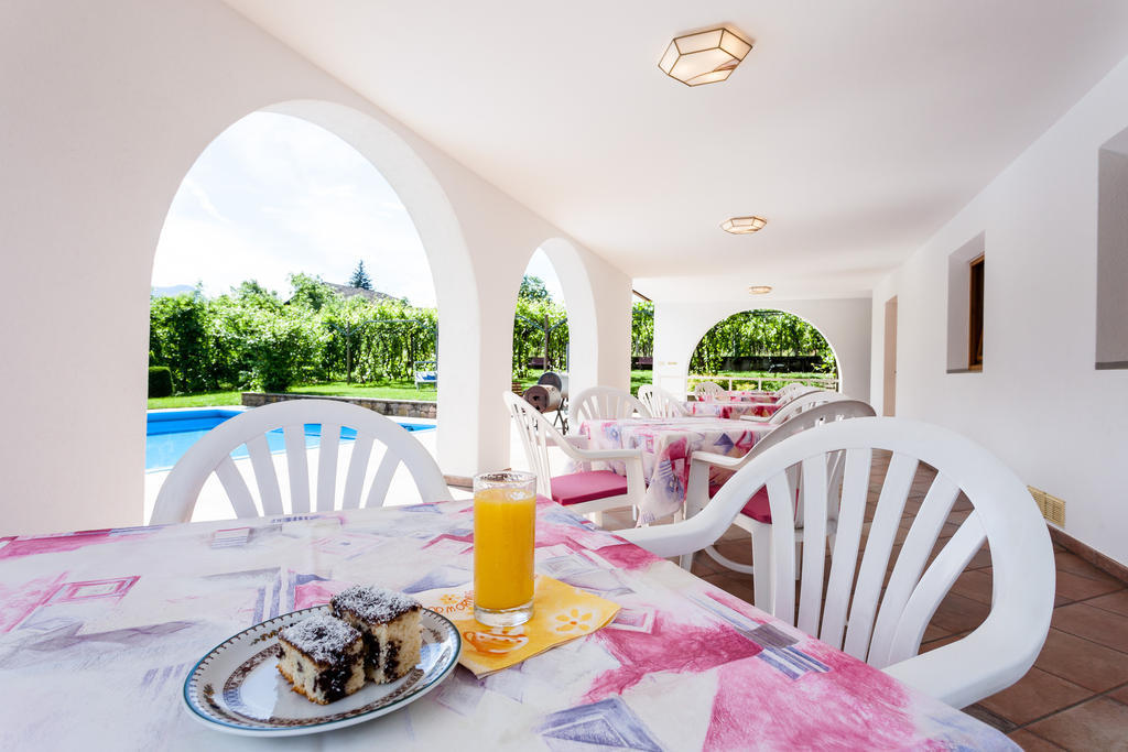 Pension Rebgut Bed & Breakfast ลานา ภายนอก รูปภาพ